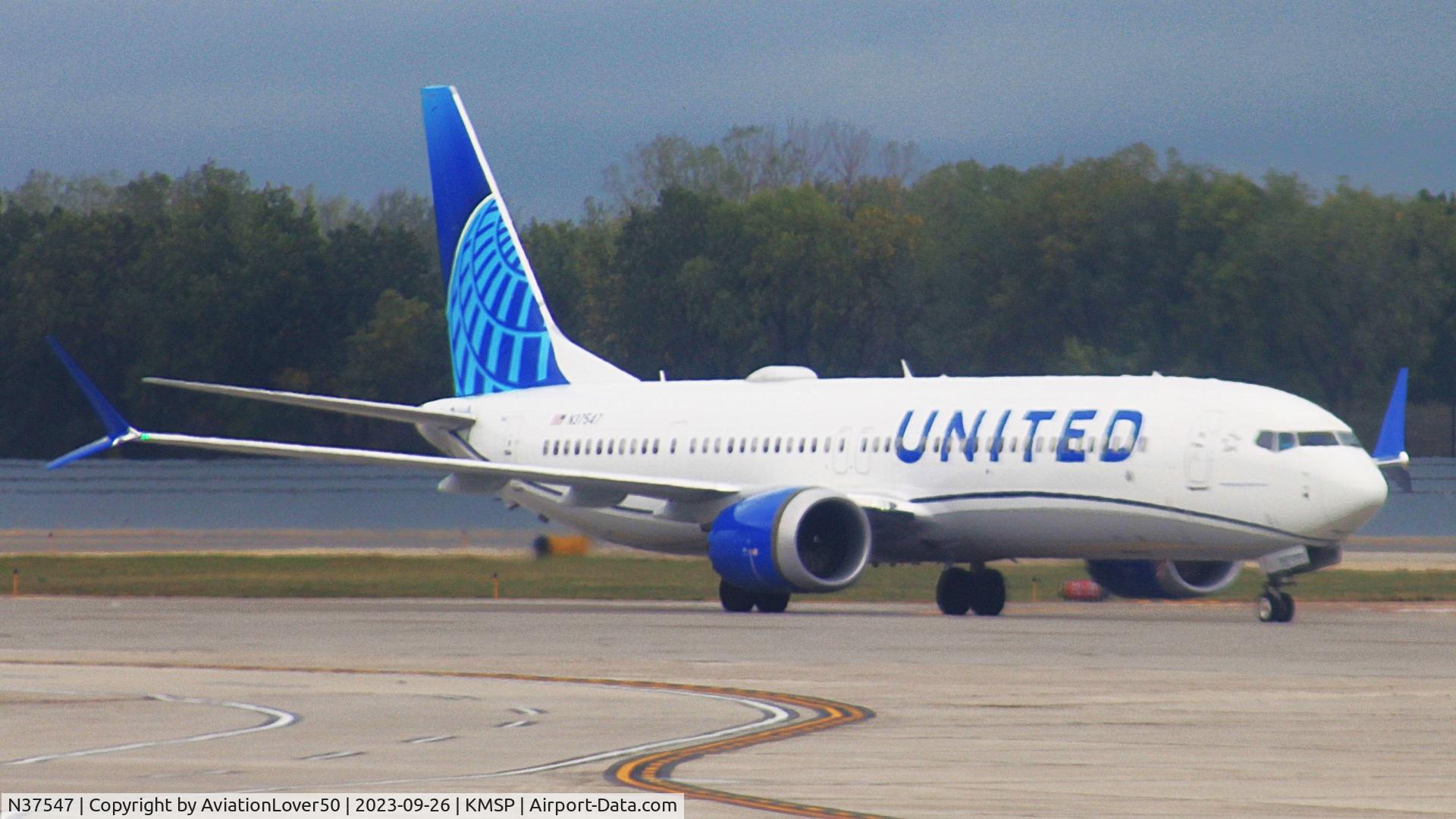 N37547, 2022 Boeing 737-9 MAX C/N 64477, United 737 MAX 9