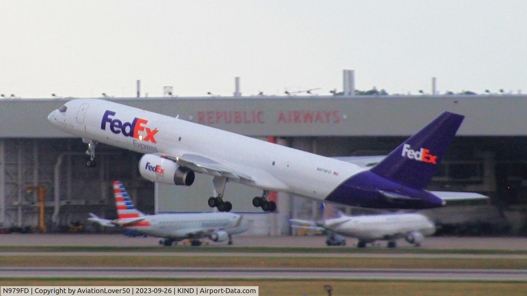 N979FD, 1992 Boeing 757-236/SF C/N 25592, FedEx 752SF