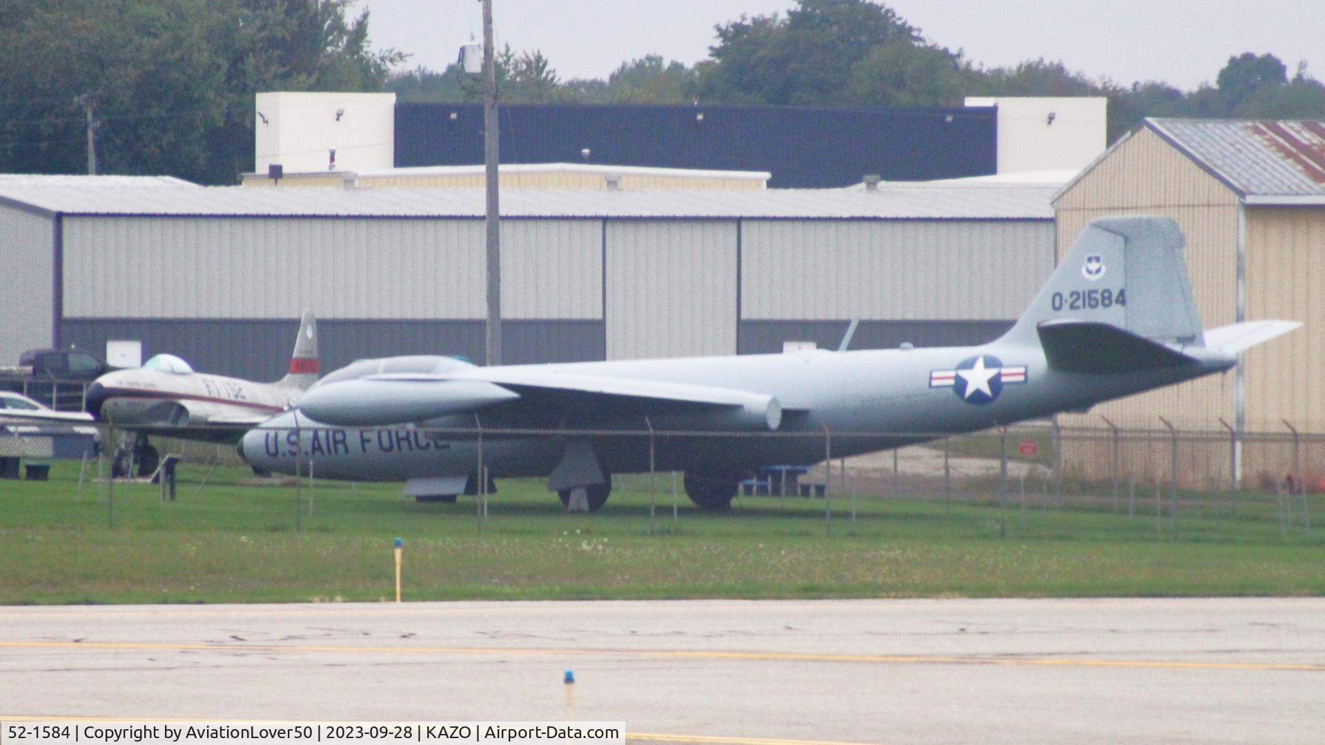 52-1584, 1952 Martin B-57B-MA Canberra C/N 174, B-57B