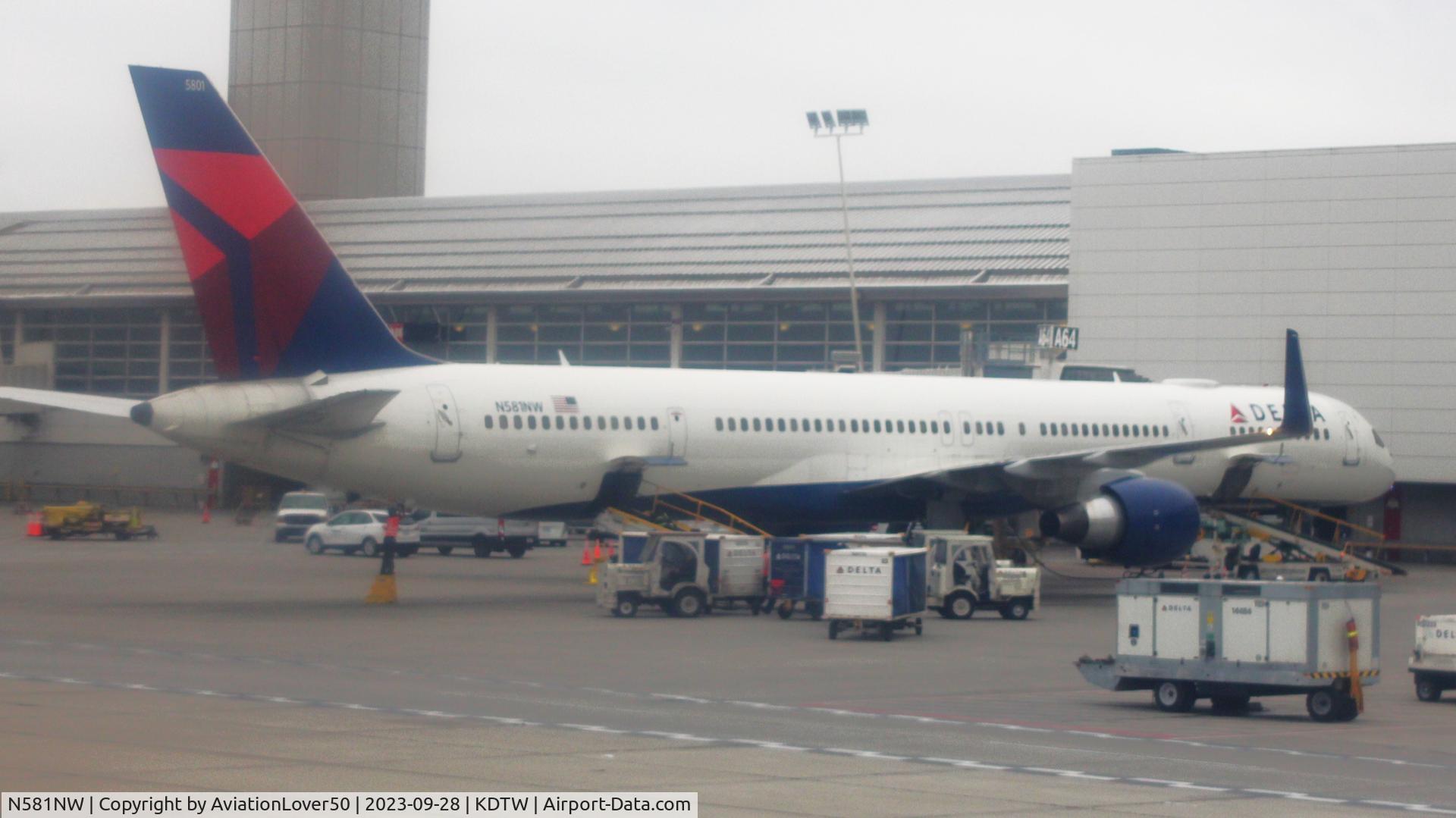 N581NW, 2002 Boeing 757-351 C/N 32982, Delta 753