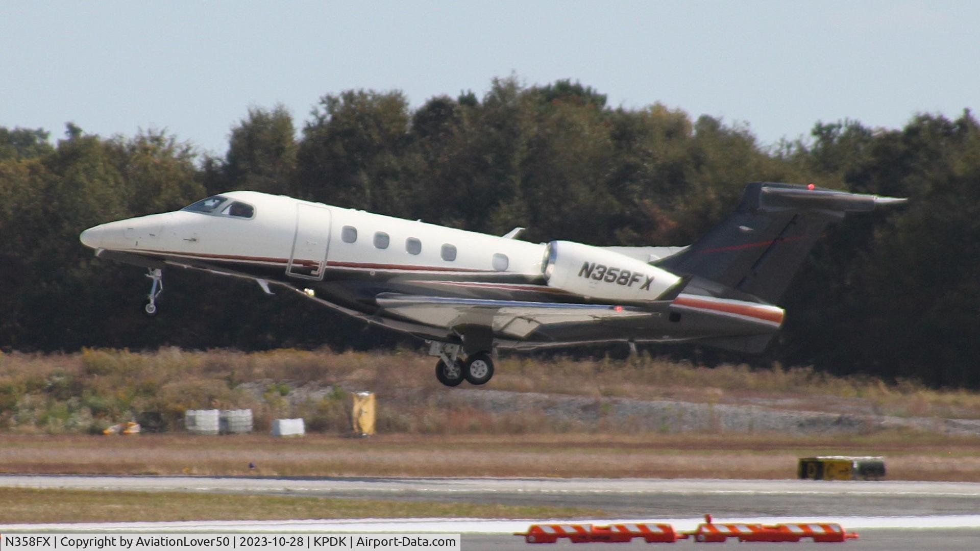 N358FX, 2014 Embraer EMB-505 Phenom 300 C/N 50500171, FlexJet Phenom 300