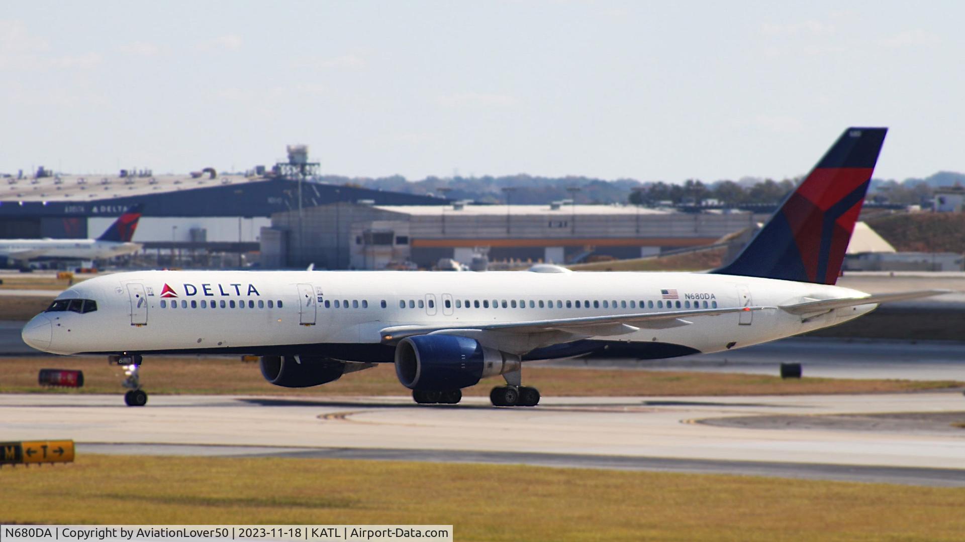 N680DA, 1992 Boeing 757-232 C/N 26956, Delta 752