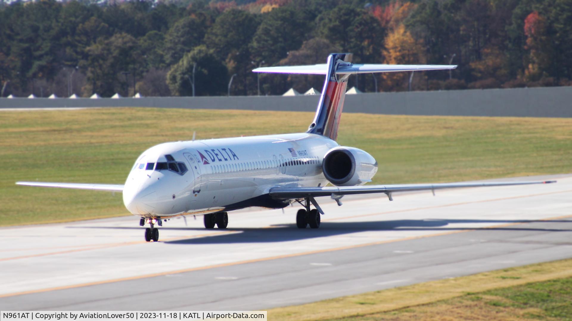 N961AT, 2001 Boeing 717-200 C/N 55023, Delta 712
