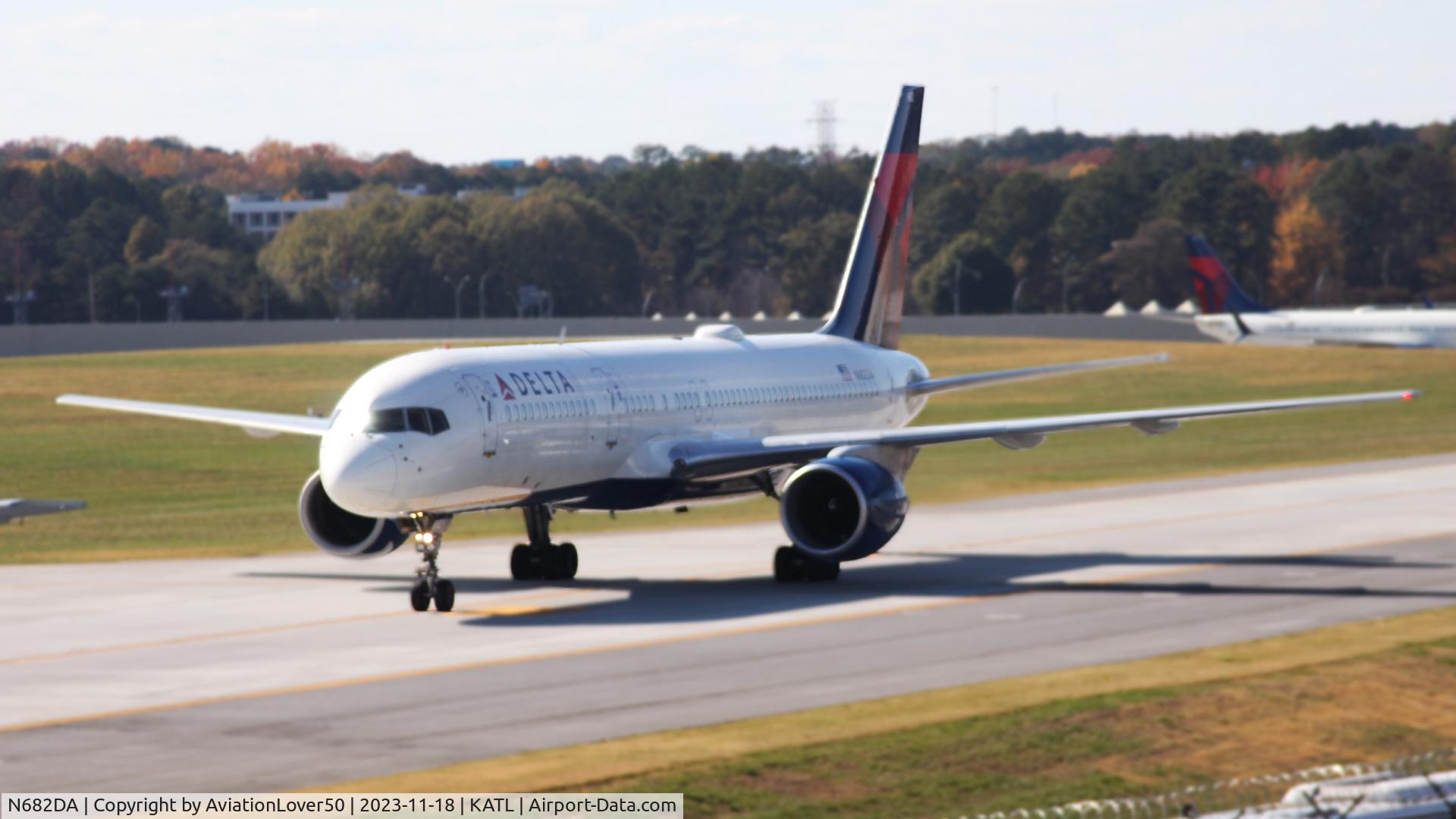 N682DA, 1993 Boeing 757-232 C/N 26958, Delta 752