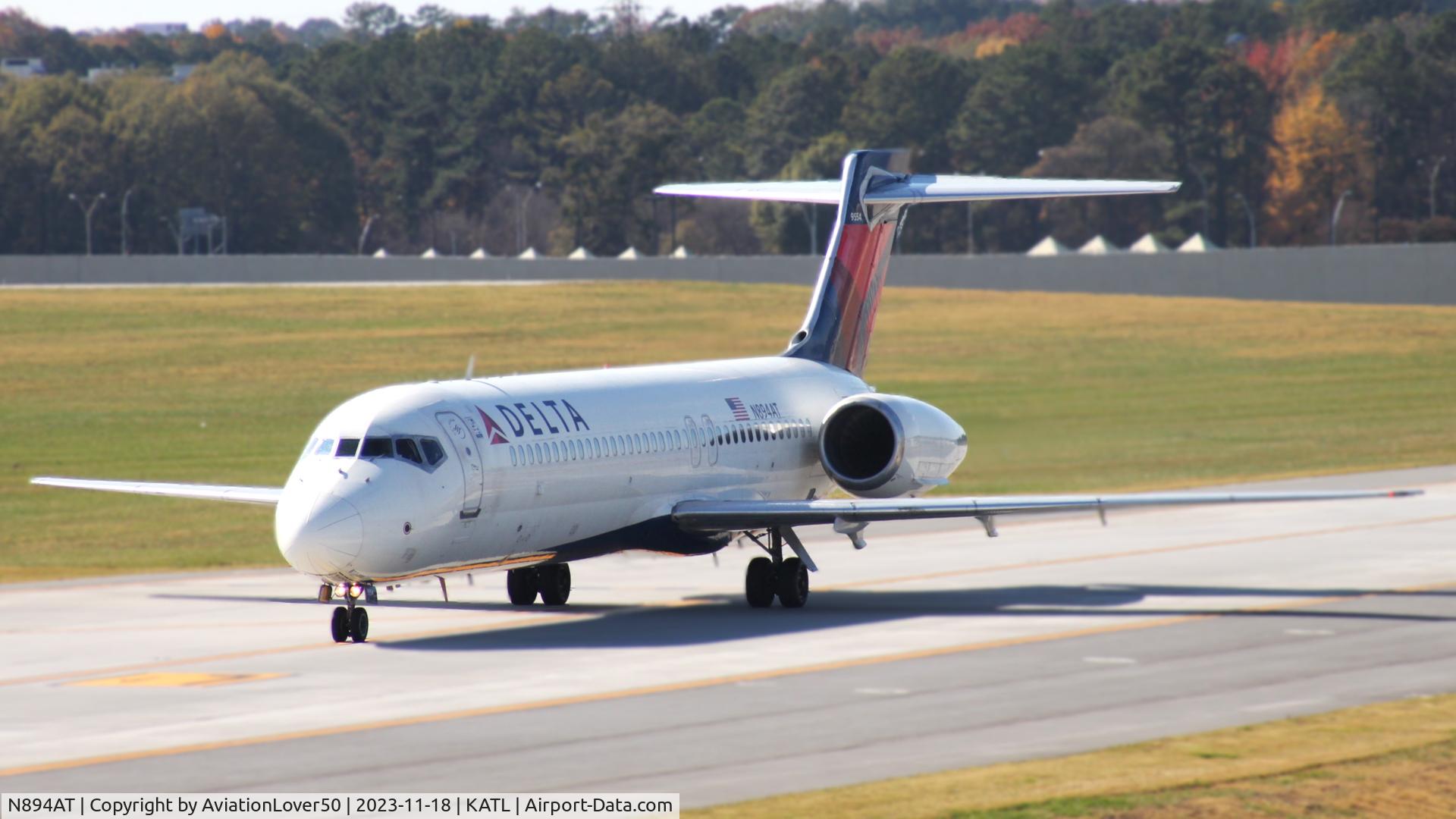 N894AT, 2004 Boeing 717-200 C/N 55046, Delta 712