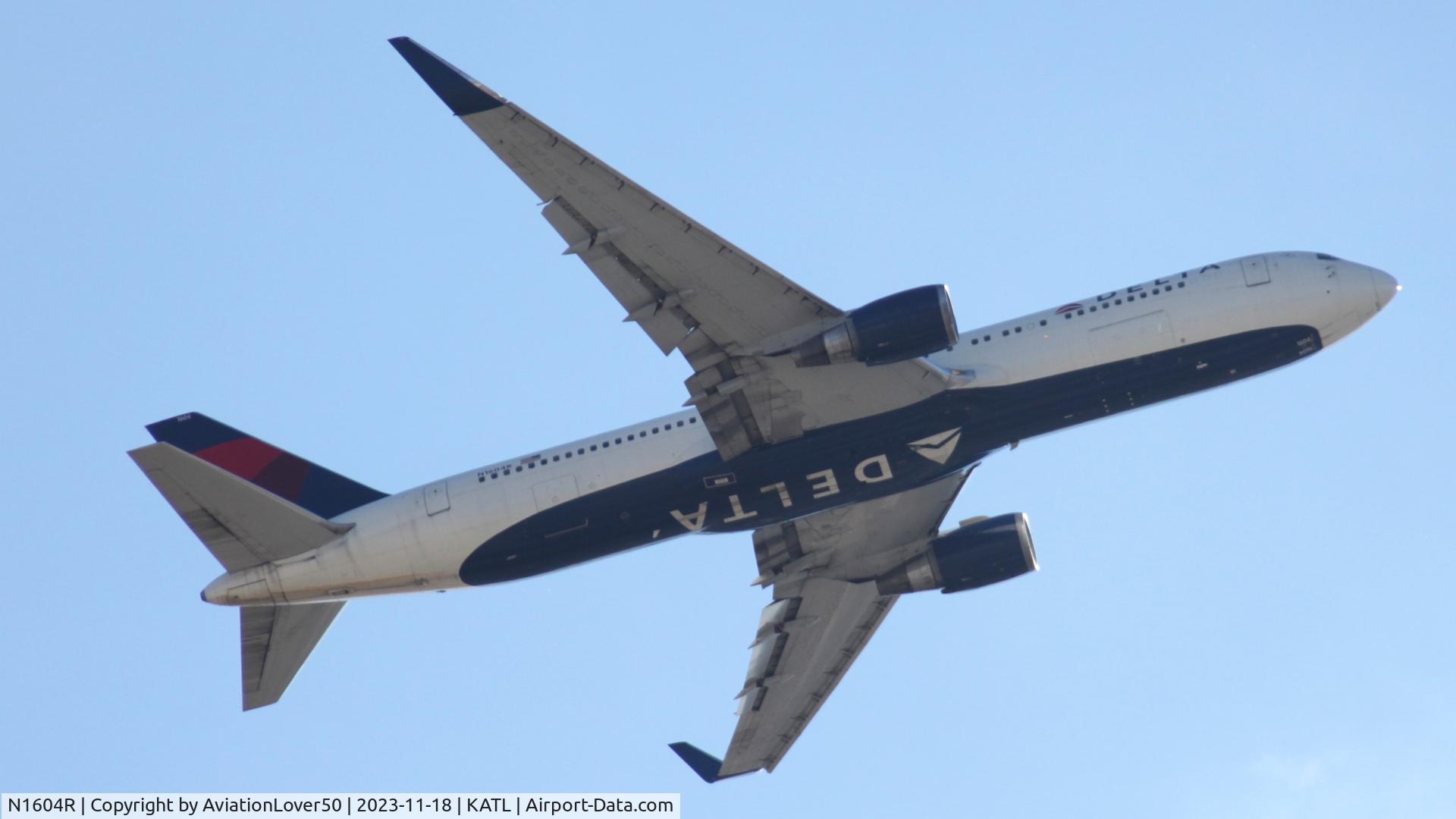 N1604R, 1999 Boeing 767-332 C/N 30180, Delta 763