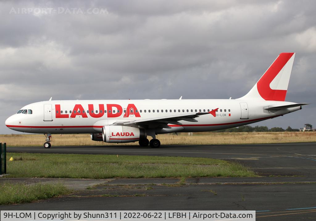 9H-LOM, 2006 Airbus A320-232 C/N 2984, Taxiing for departure...