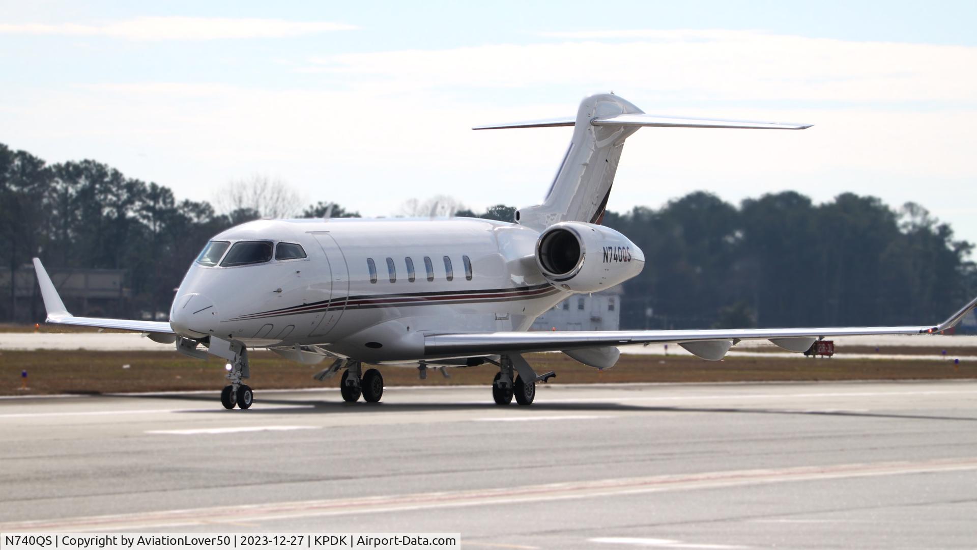 N740QS, 2022 Bombardier Challenger 350 C/N 20927, NetJets Challenger 350