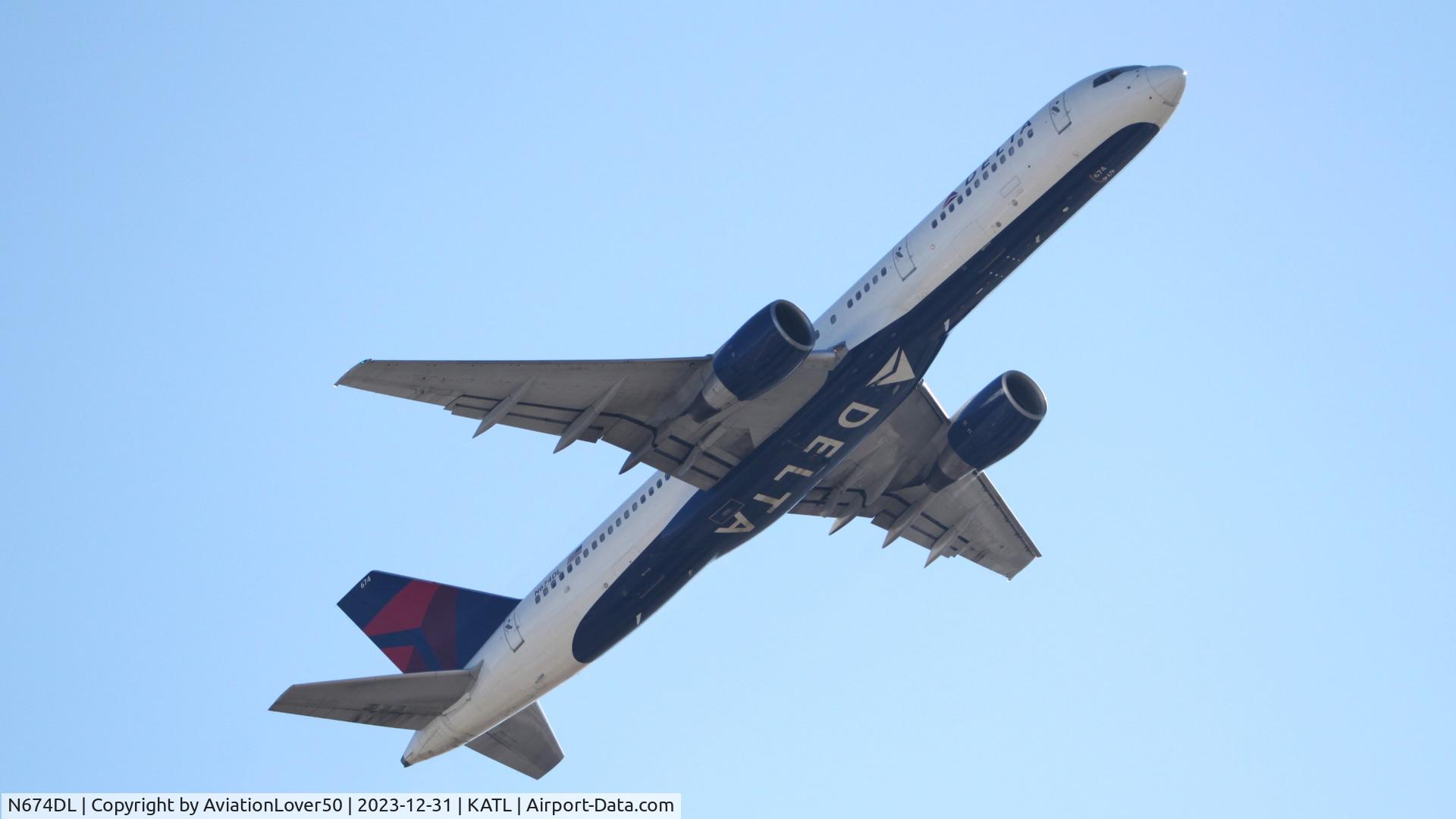 N674DL, 1992 Boeing 757-232 C/N 25979, Delta 752