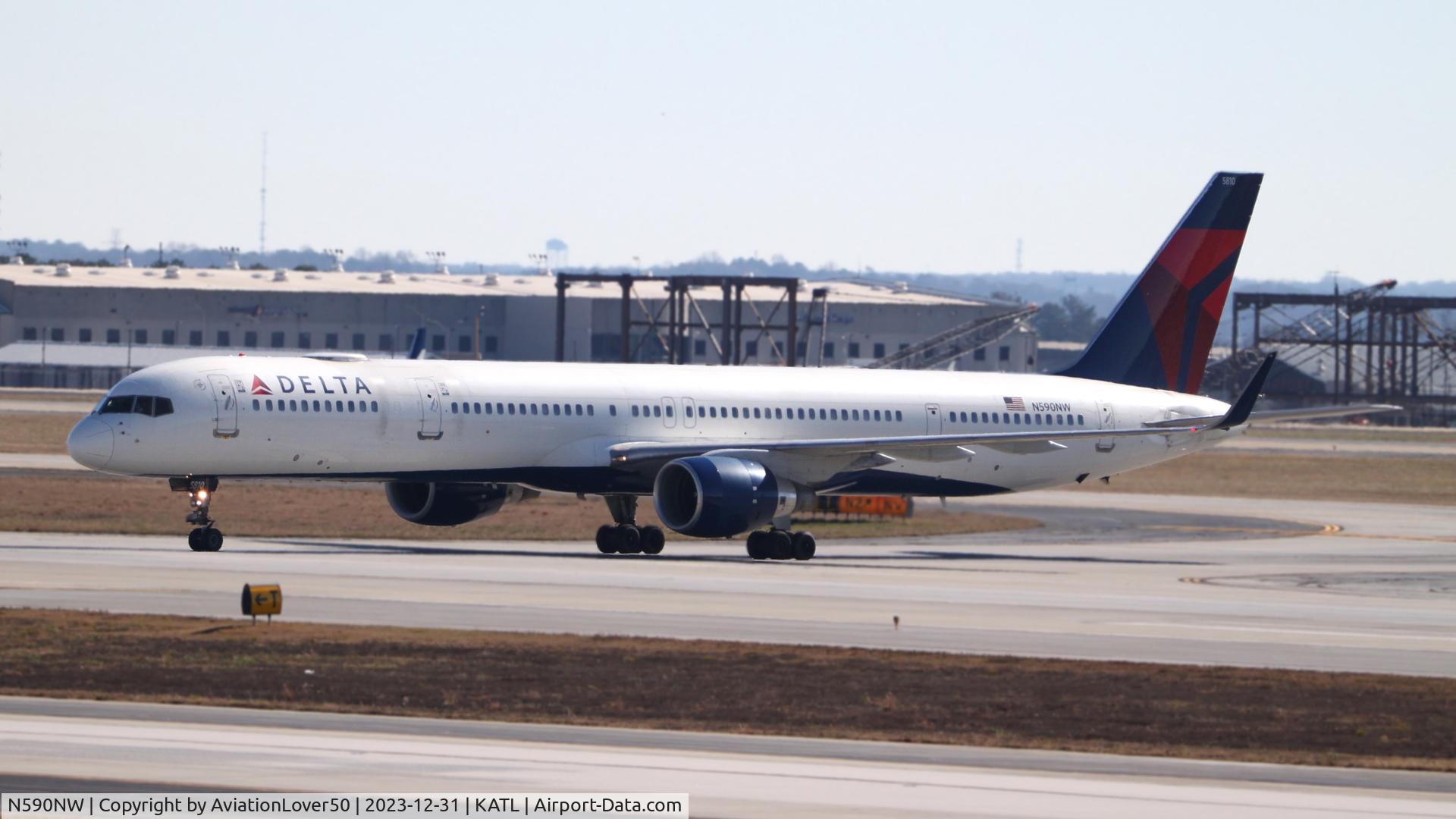 N590NW, 2003 Boeing 757-351 C/N 32990, Delta 753