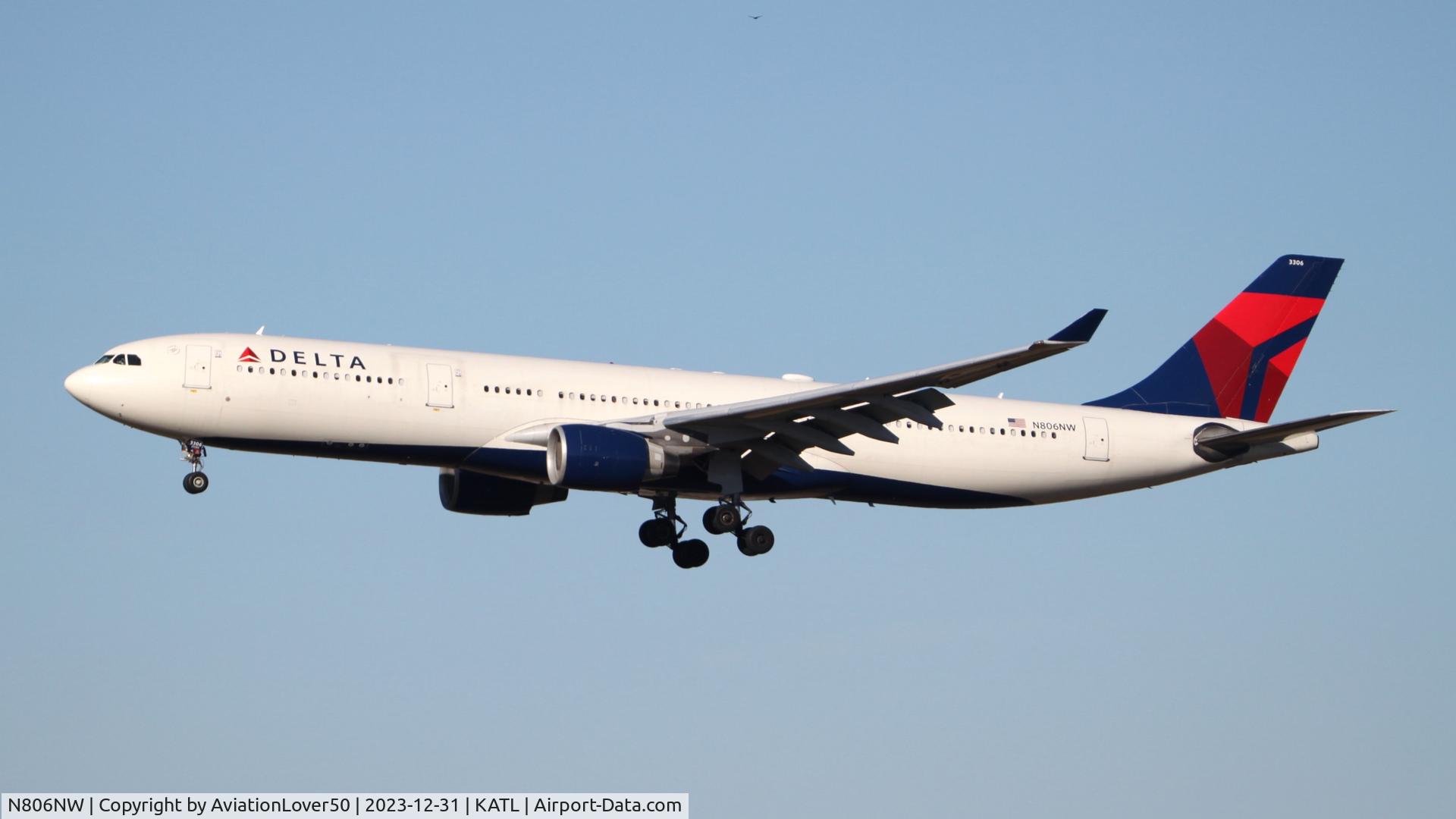 N806NW, 2004 Airbus A330-323 C/N 578, Delta A333