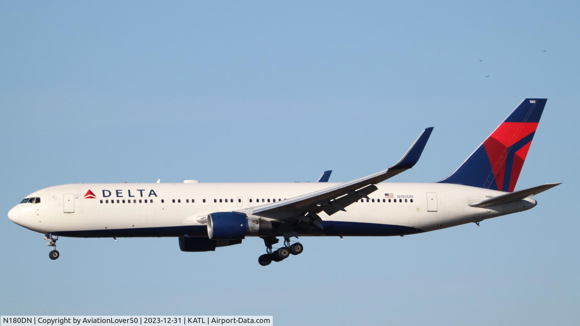N180DN, 1992 Boeing 767-332 C/N 25985, Delta 763