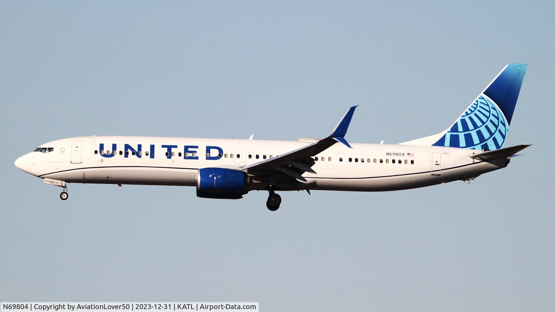 N69804, 2013 Boeing 737-924/ER C/N 42816, United 739