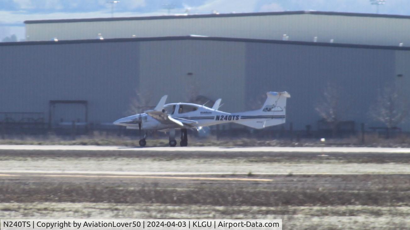 N240TS, 2005 Diamond DA-42 Twin Star C/N 42.072, USU DA42