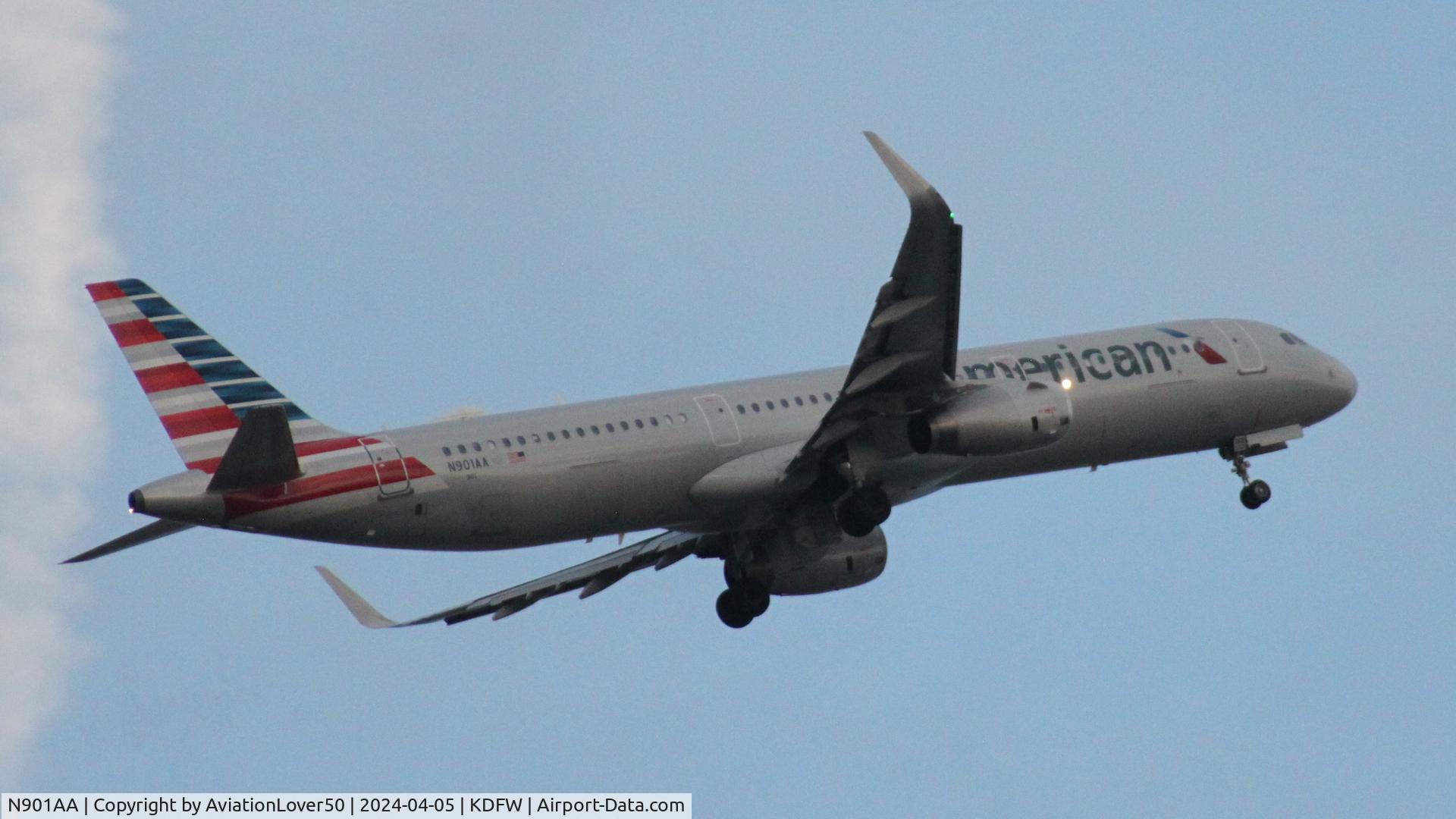 N901AA, 2017 Airbus A321-231 C/N 7636, American A321 performing a go-around