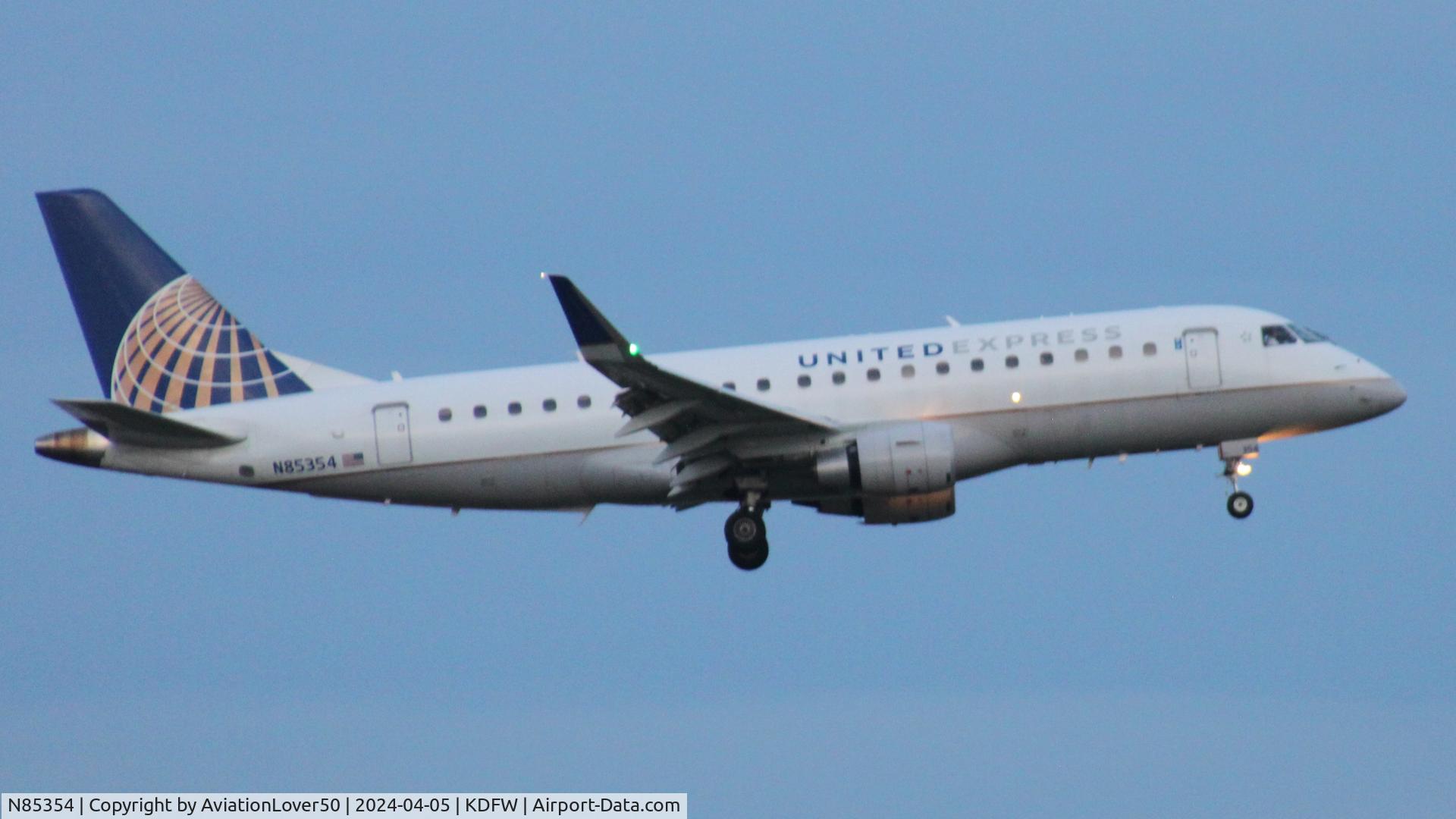 N85354, 2017 Embraer 175LR (ERJ-170-200LR) C/N 17000687, United Express E175