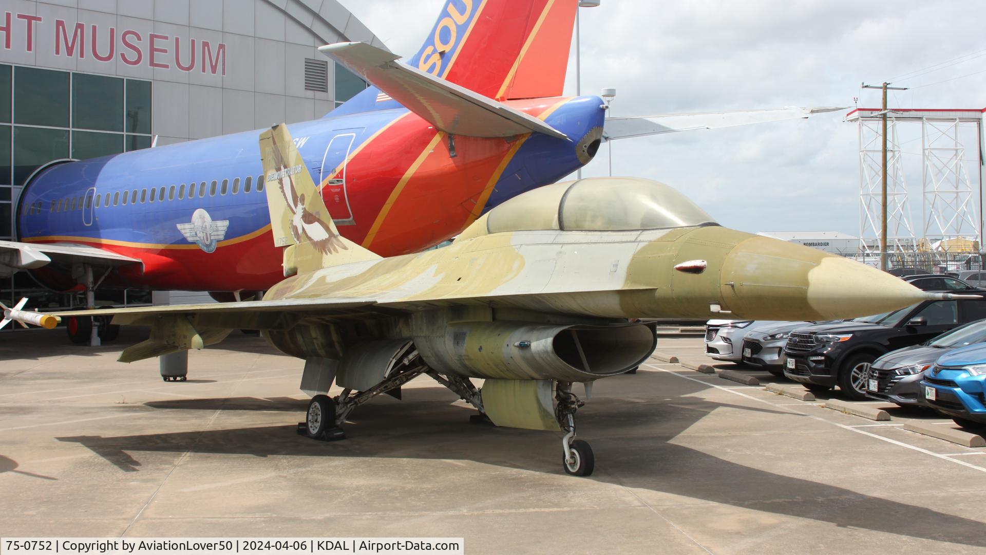 75-0752, 1975 General Dynamics YF-16B Fighting Falcon C/N 62-2, YF-16B