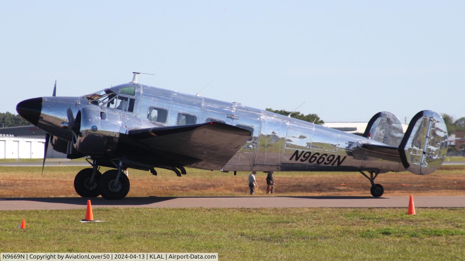 N9669N, 1958 Beech E18S-9700 C/N BA-382, E18S-9700