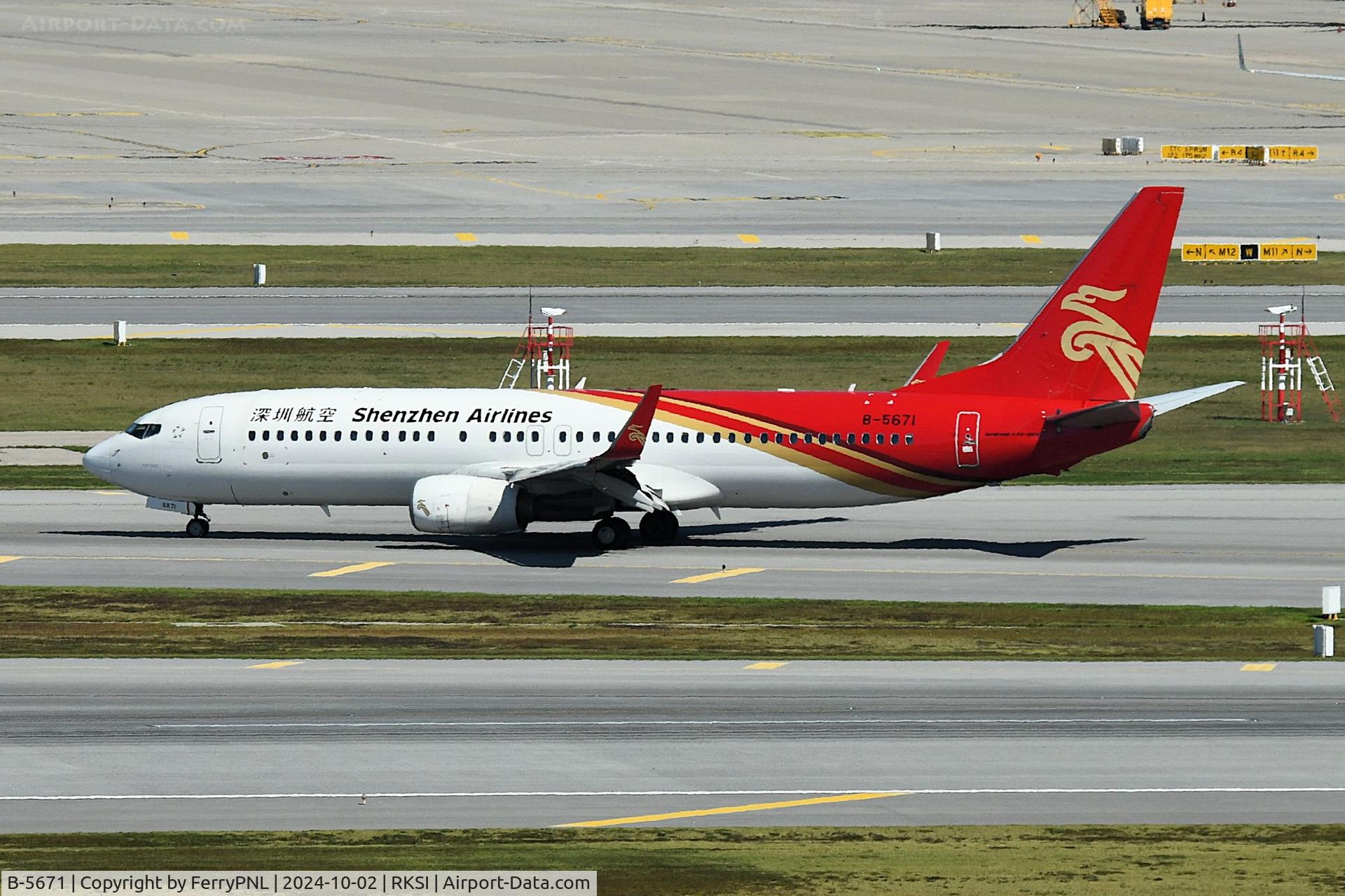 B-5671, 2012 Boeing 737-87L C/N 39153, Shenzhen B738 vacating the runway