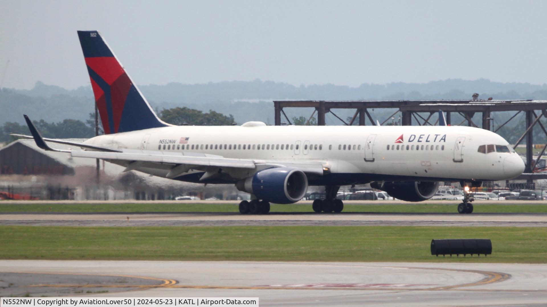 N552NW, 2001 Boeing 757-251 C/N 26499, Delta 752
