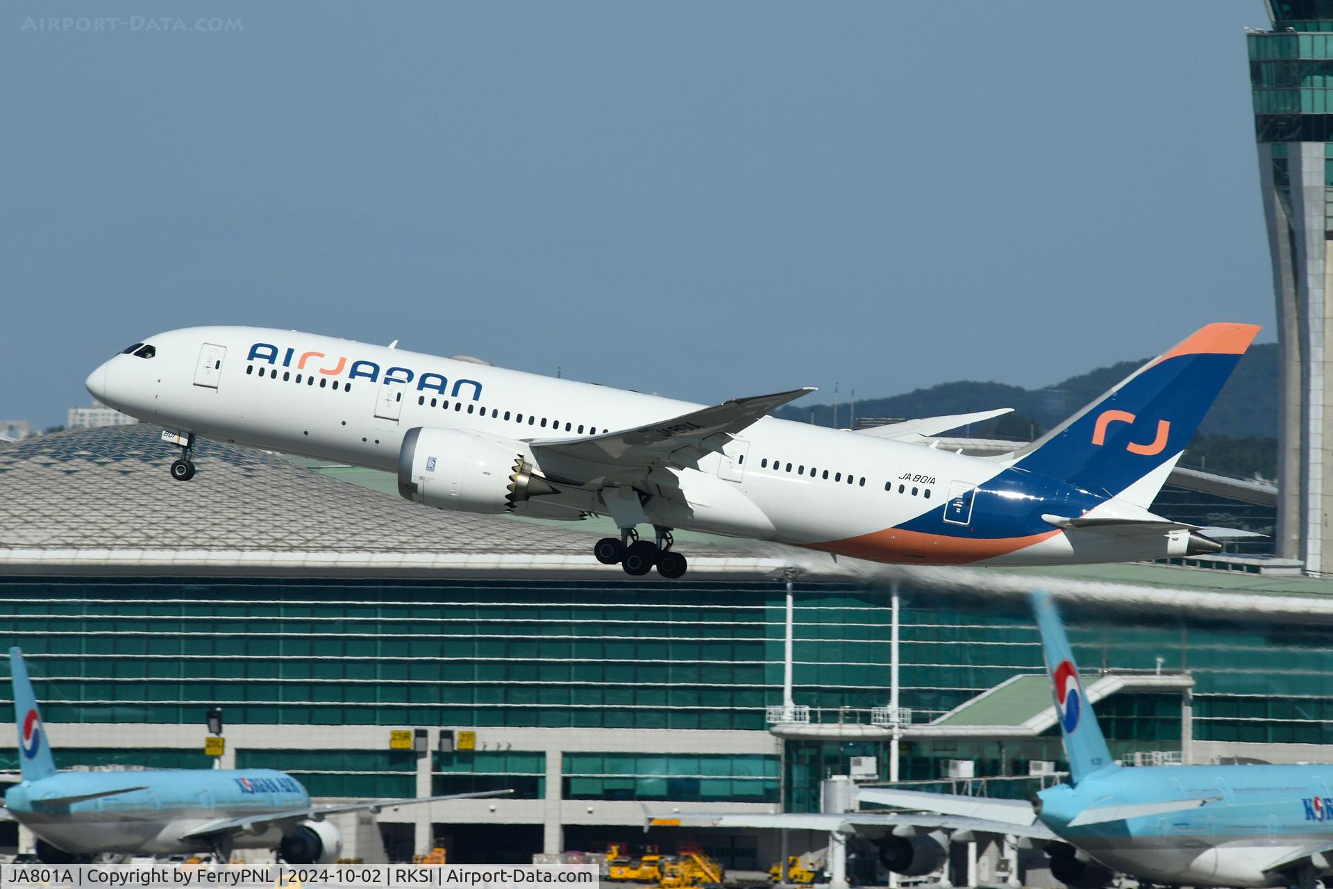 JA801A, 2011 Boeing 787-8 Dreamliner C/N 34488, B788 of Air Japan takong-off for NRT