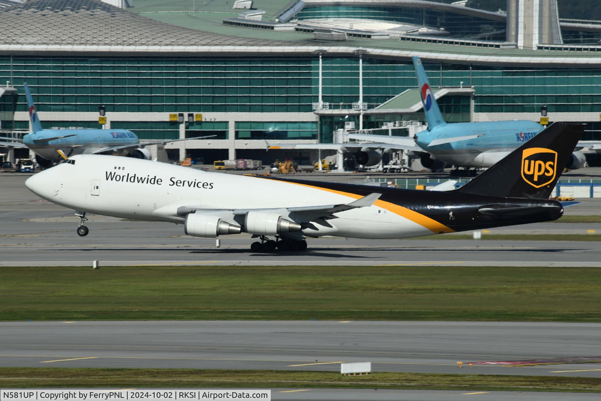 N581UP, 1993 Boeing 747-4R7F C/N 25866, Rotate for UPS B744F
