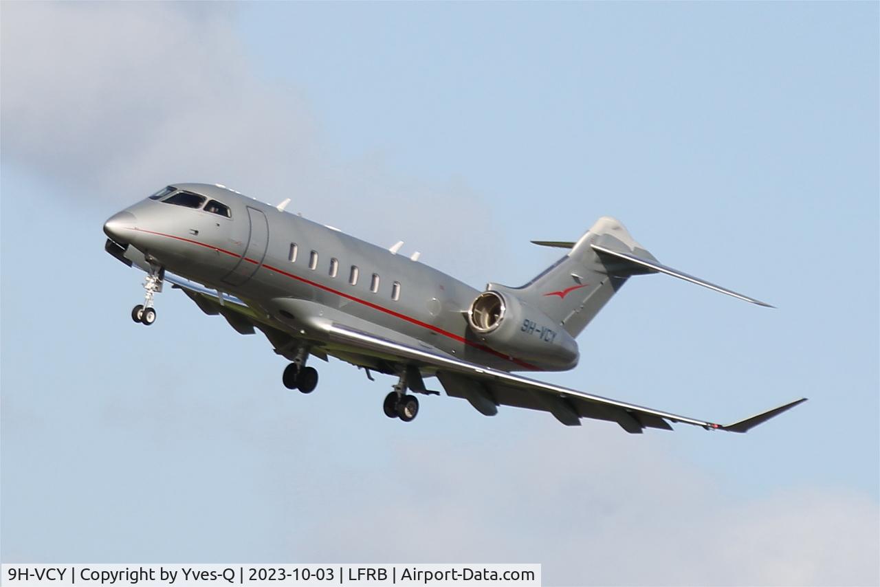 9H-VCY, Bombardier BD-100-1A10 Challenger 350 C/N 20609, Bombardier BD-100-1A10 Challenger 350, Short approach rwy 25L, Brest-Bretagne Airport (LFRB-BES)