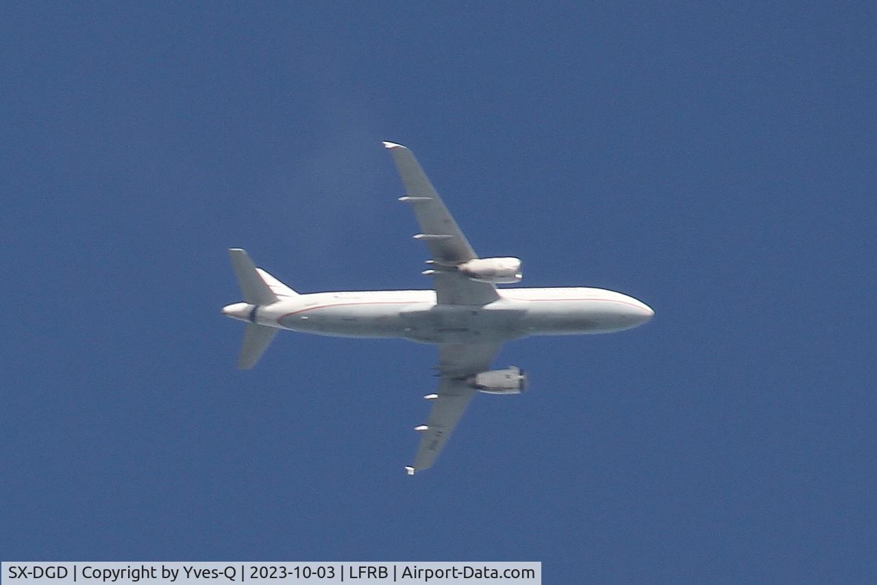 SX-DGD, 2009 Airbus A320-232 C/N 4065, Airbus A320-232, Flight over Brest-Bretagne airport (LFRB-BES)