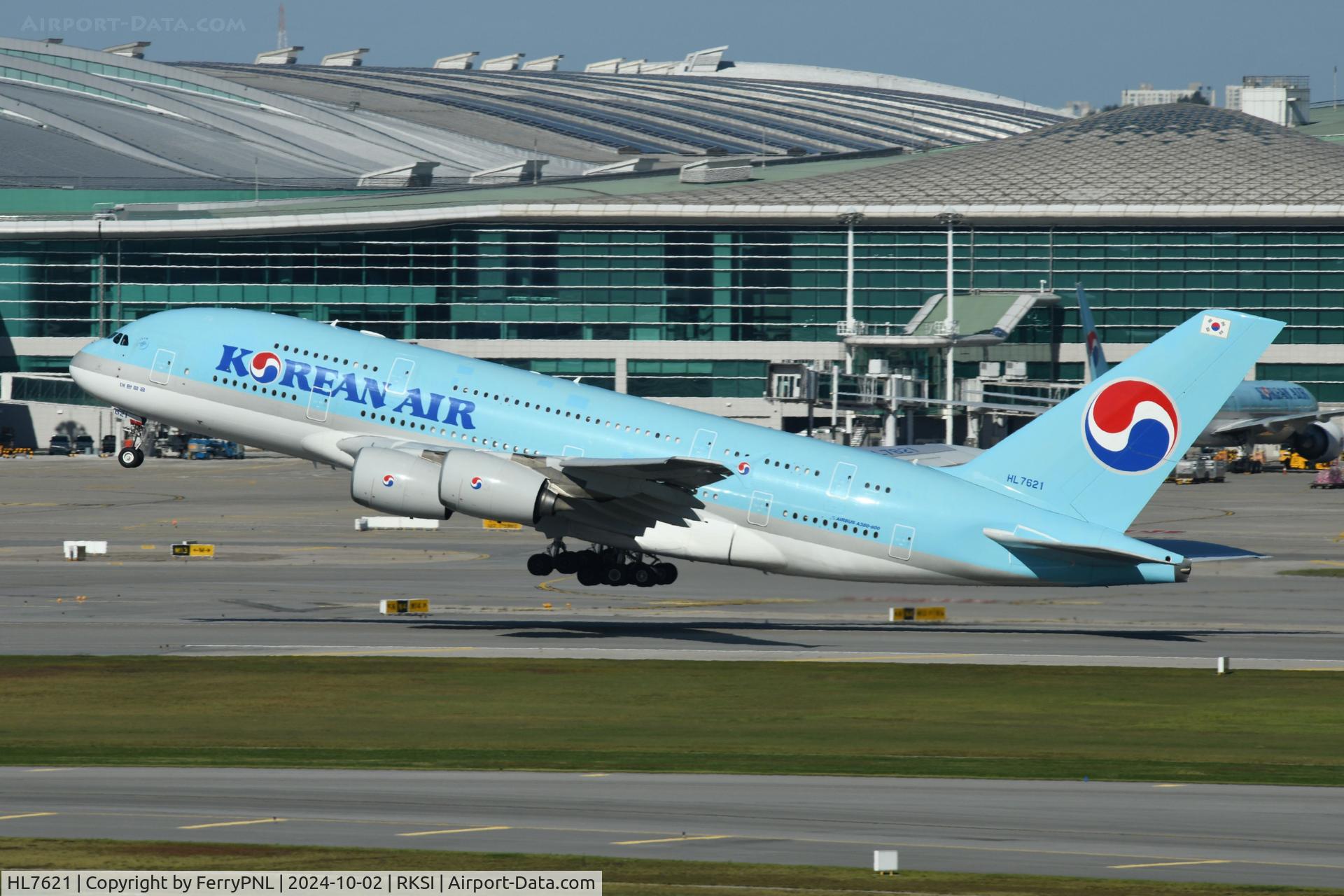 HL7621, 2012 Airbus A380-861 C/N 0126, ... and lift-off for Korean A388