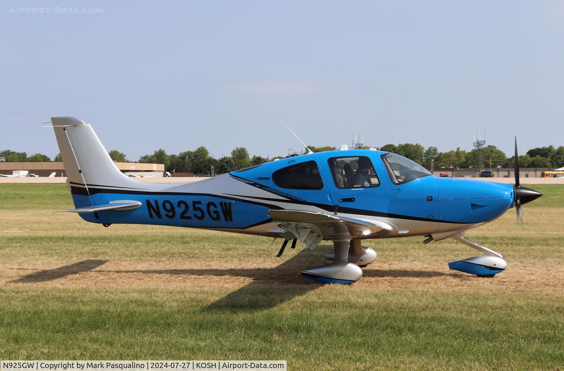 N925GW, 2024 Cirrus SR20 C/N 9927, Cirrus SR20