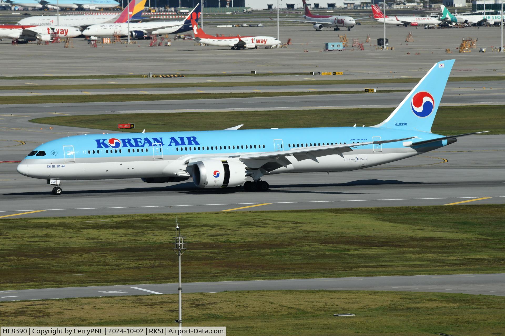 HL8390, 2021 Boeing 787-9 Dreamliner Dreamliner C/N 37388, Korean Air B789 landing