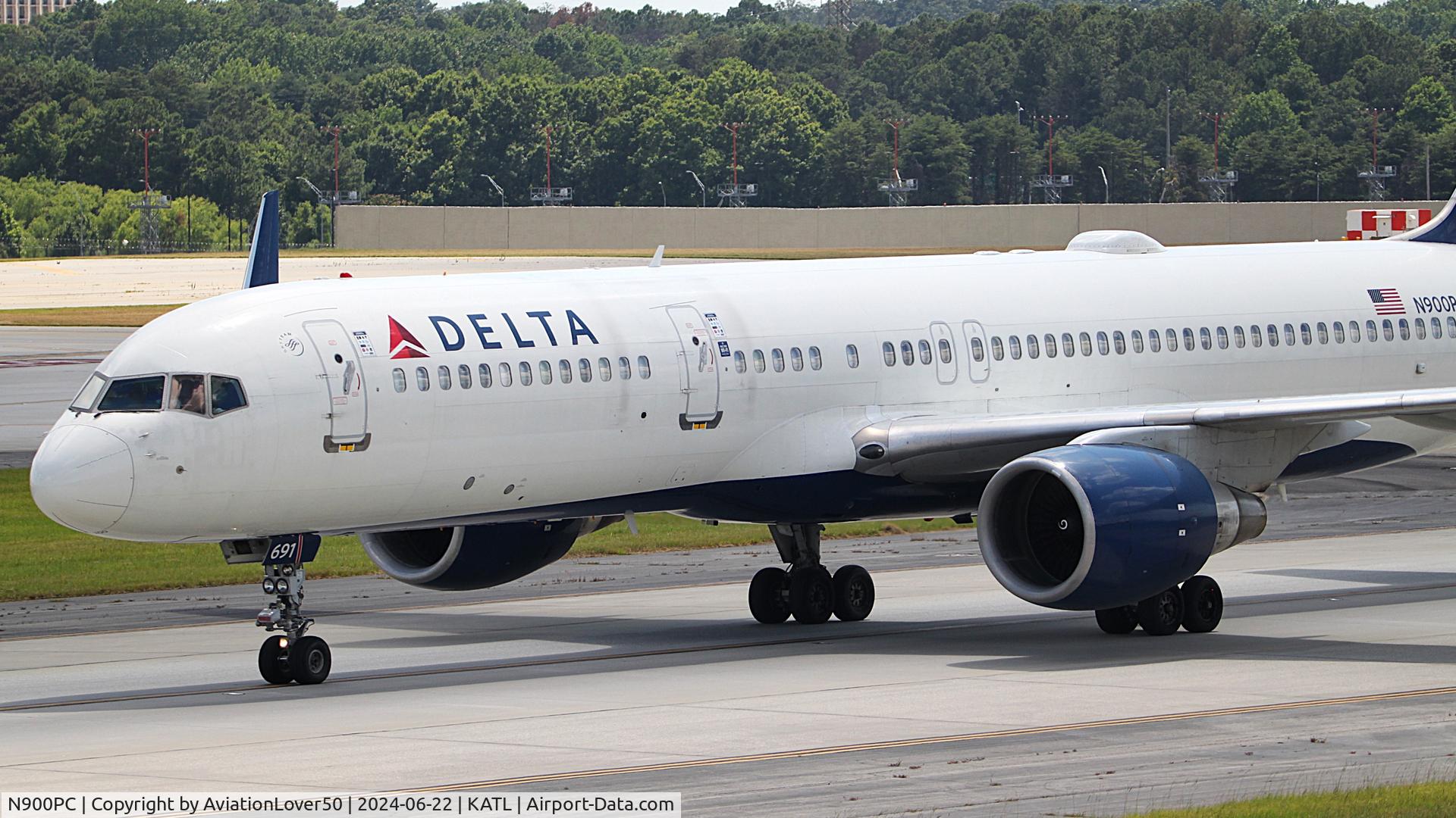 N900PC, 1997 Boeing 757-26D C/N 28446, Delta 752