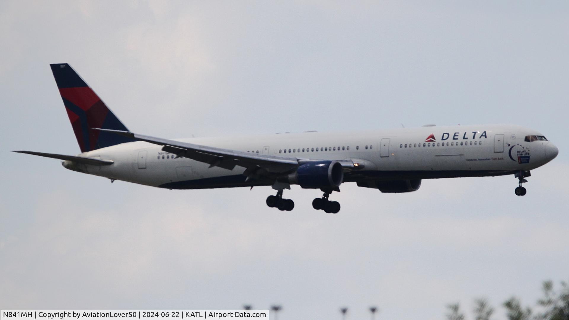 N841MH, 2001 Boeing 767-432/ER C/N 29714, Delta American Cancer Society sticker 764