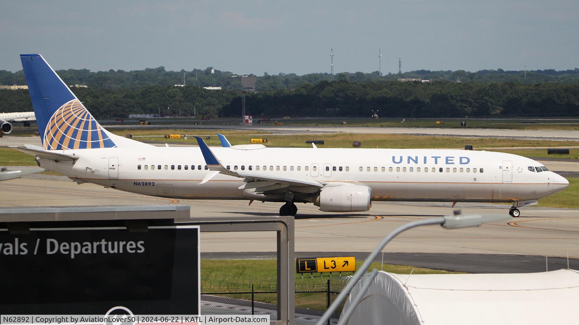 N62892, 2015 Boeing 737-924/ER C/N 42195, United 739
