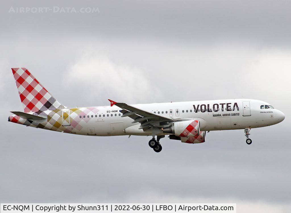 EC-NQM, 2011 Airbus A320-214 C/N 4589, Landing rwy 32L