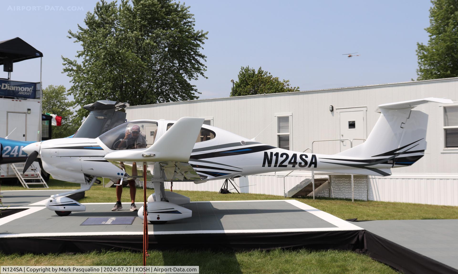 N124SA, 2023 Diamond DA 40 NG C/N 40.NC242, Diamond DA 40 NG