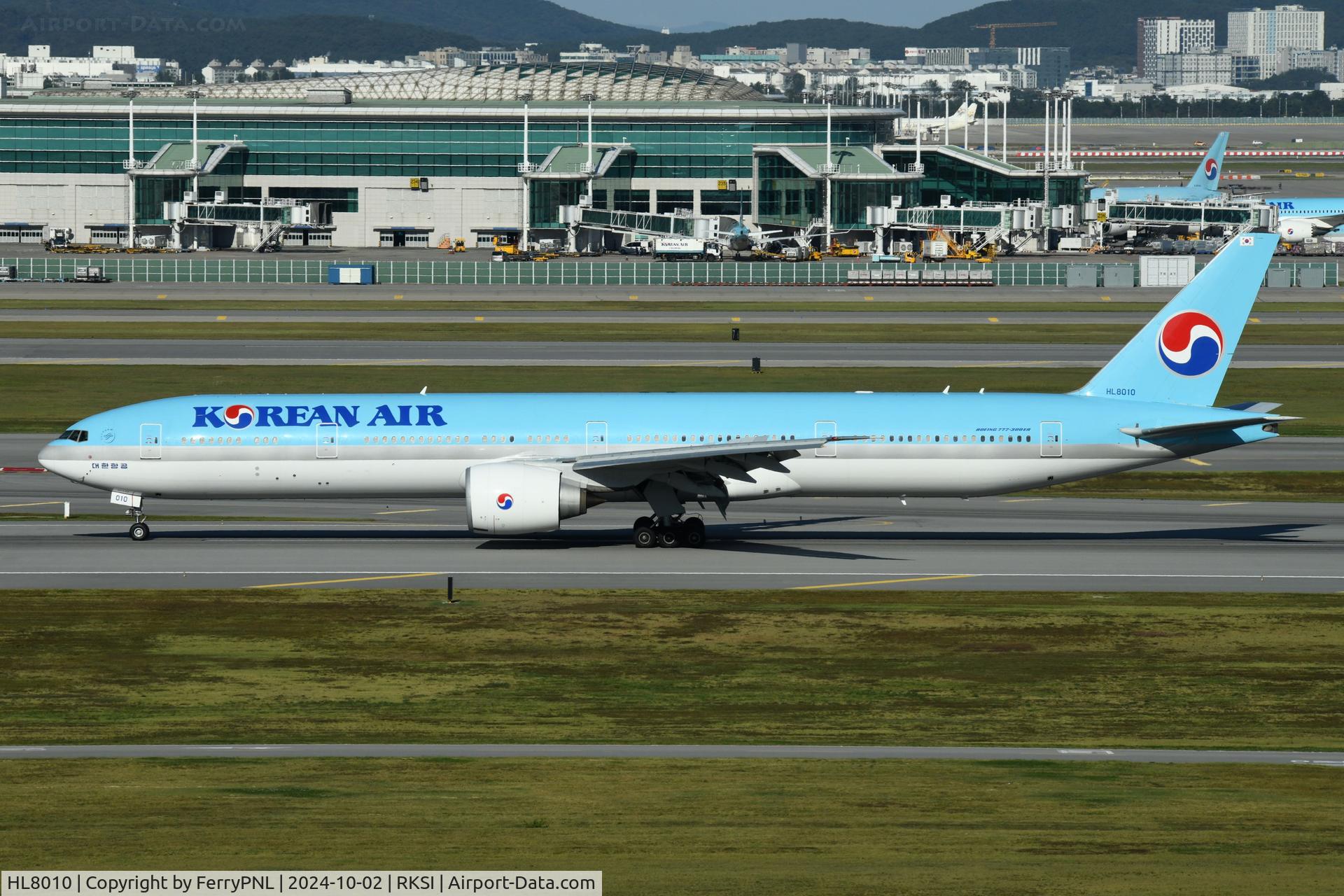 HL8010, 2015 Boeing 777-3B5/ER C/N 42120, Landing of Korean B773