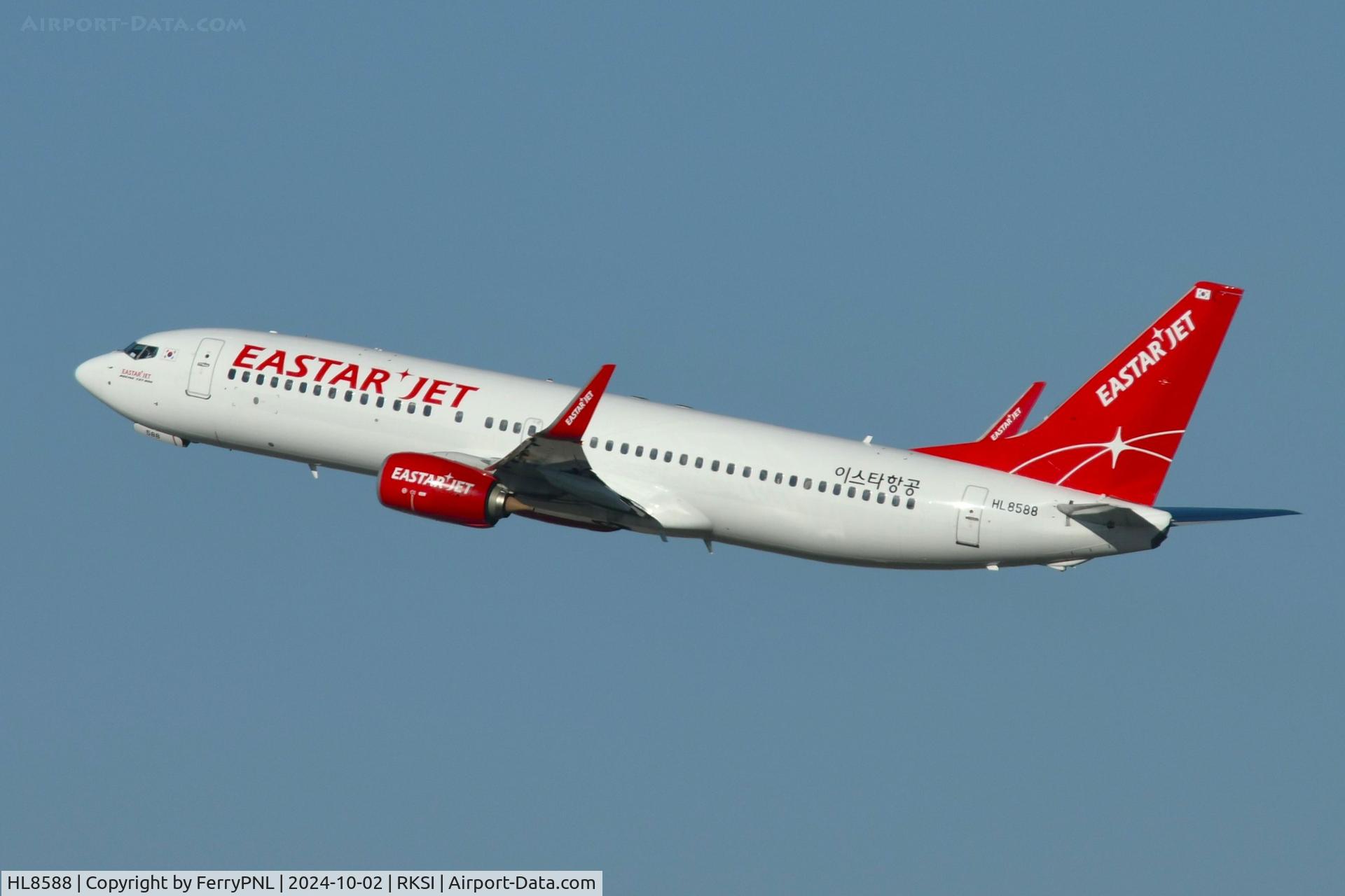 HL8588, 2012 Boeing 737-8GJ(WL) C/N 39427, Eastar Jet B738 taking-off