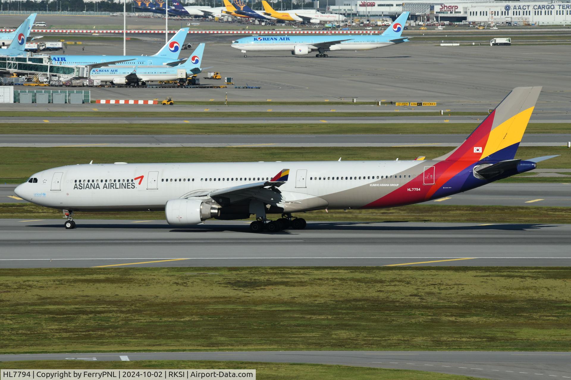 HL7794, 2010 Airbus A330-323X C/N 1151, Asiana A333 rolling past