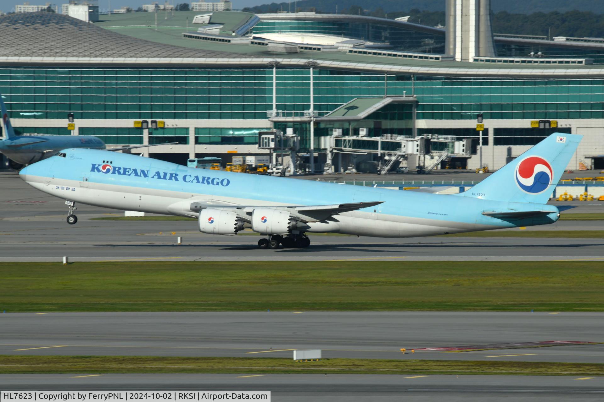 HL7623, 2013 Boeing 747-8B5F C/N 37655, Korean Air Cargo B748F rotating