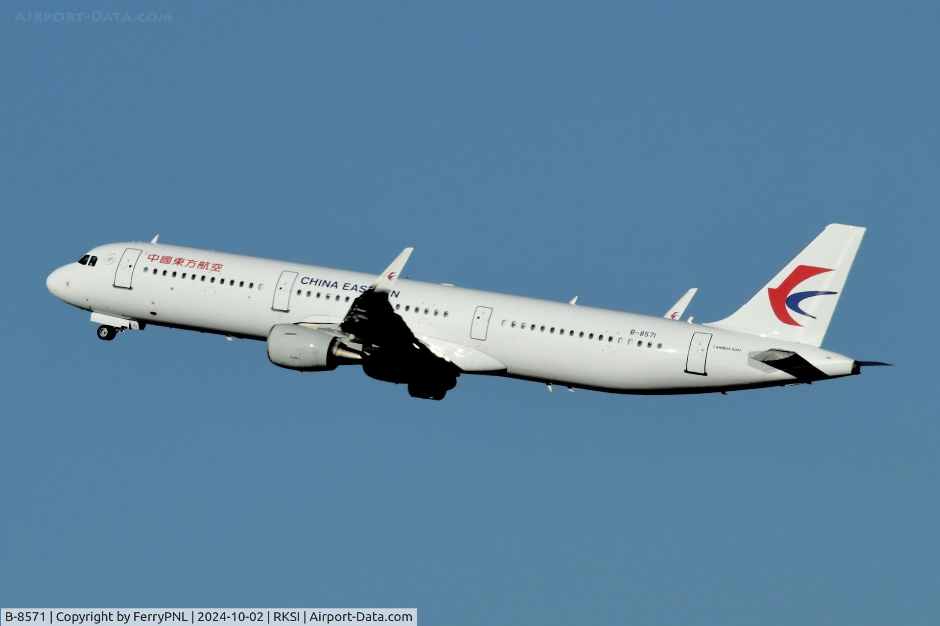 B-8571, 2016 Airbus A321-211(WL) C/N 7244, take-off of China Eastern A321