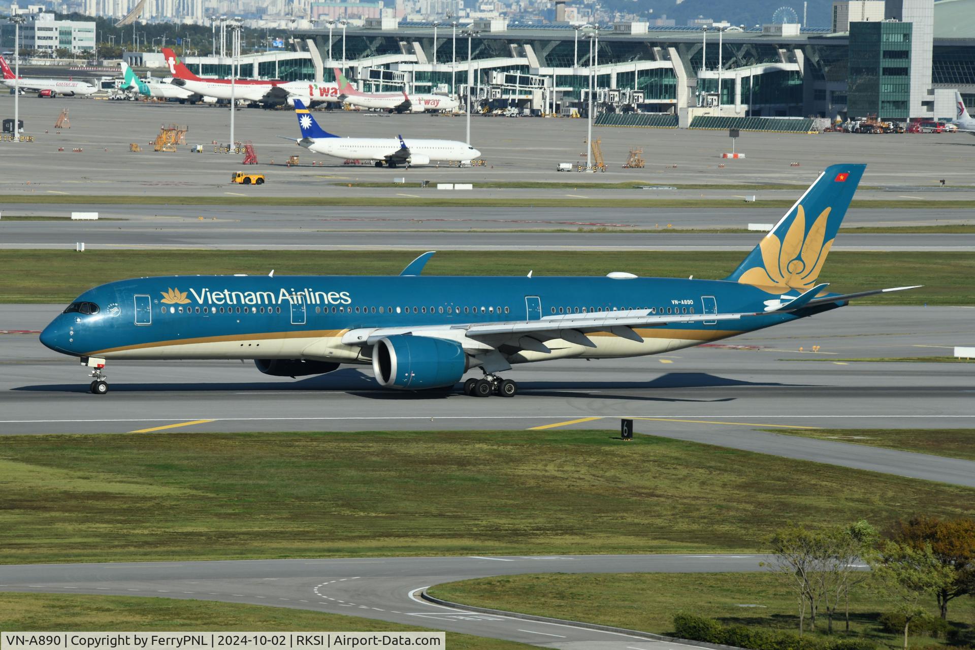 VN-A890, 2016 Airbus A350-941 C/N 0056, Vietnam A359 landed in ICN