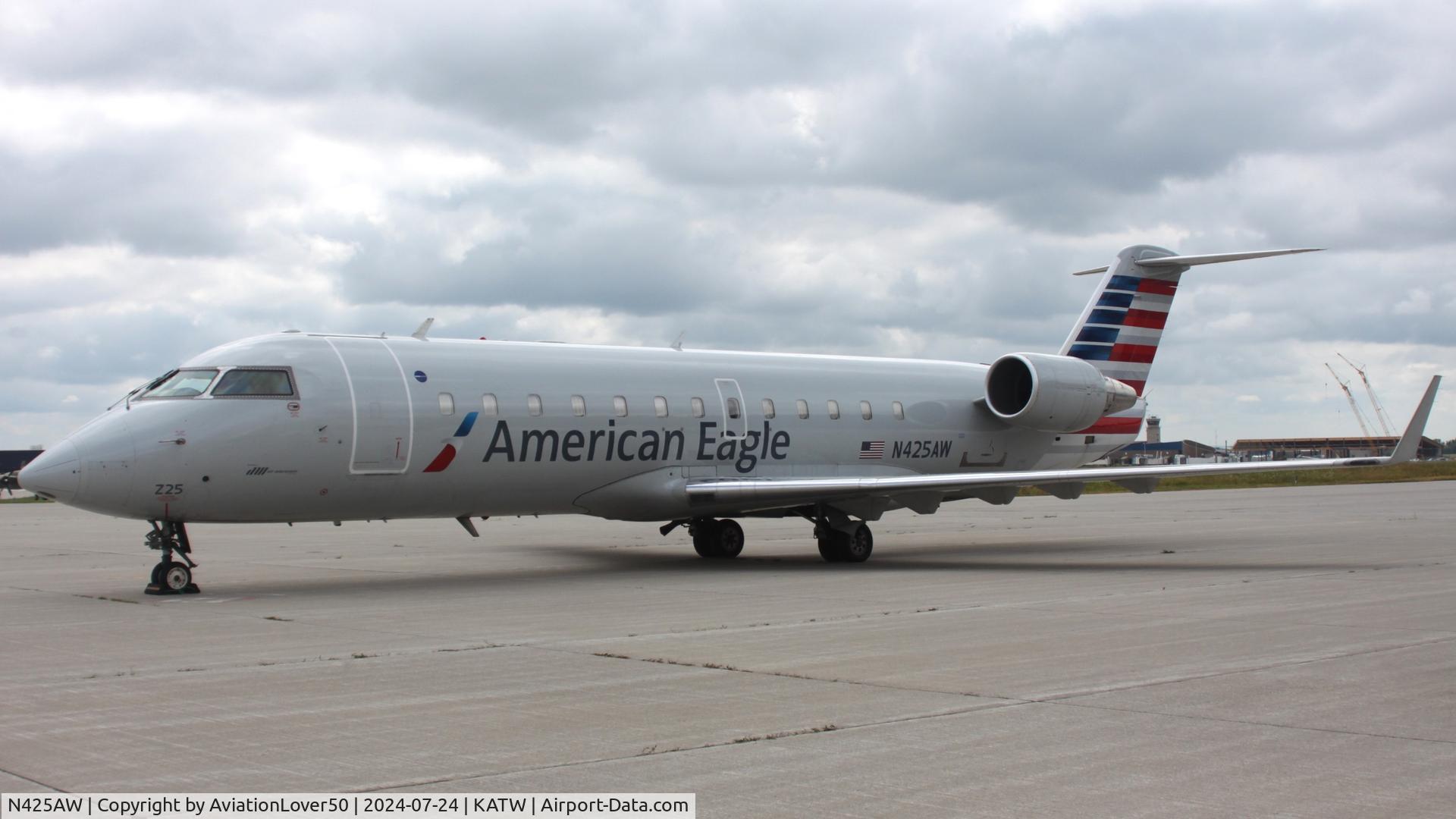 N425AW, 2002 Bombardier CRJ-200LR (CL-600-2B19) C/N 7663, American CRJ2