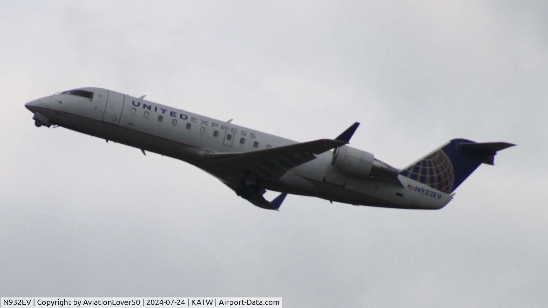 N932EV, 2005 Bombardier CRJ-200ER (CL-600-2B19) C/N 8016, United Express CRJ2