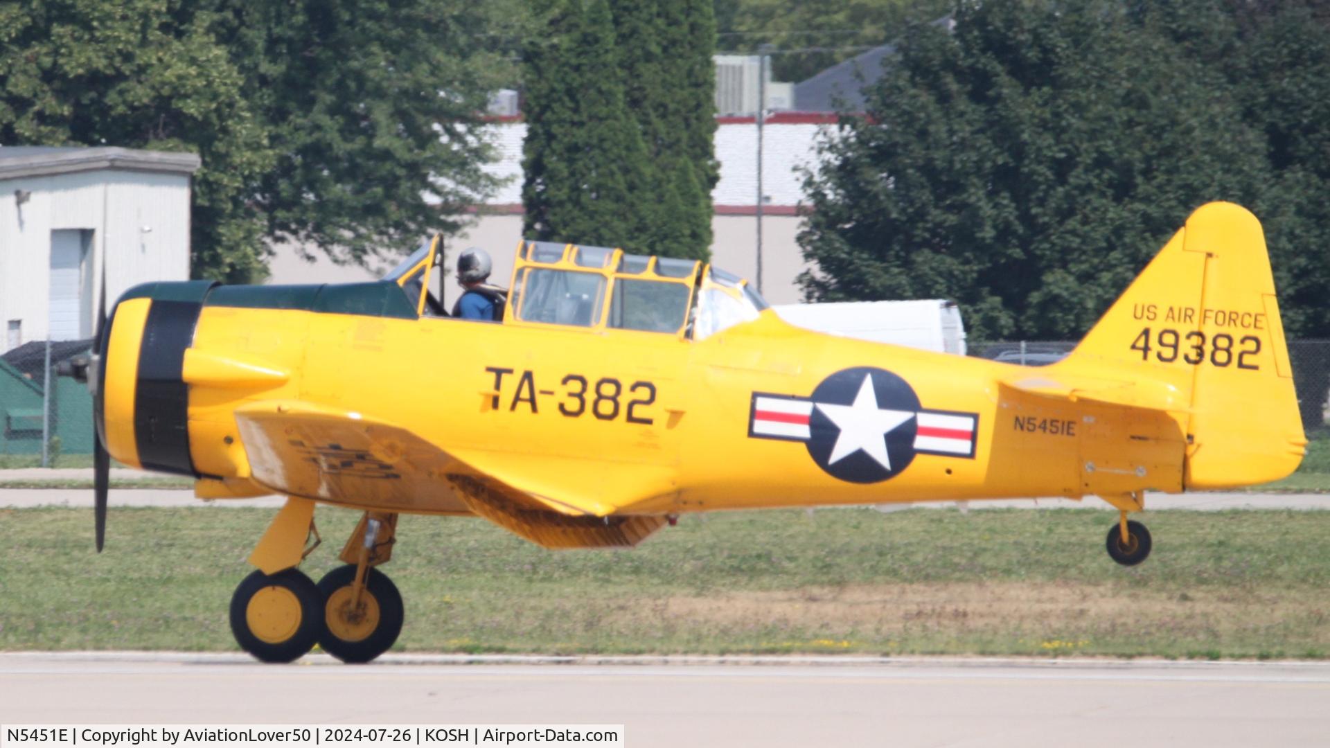 N5451E, 1949 North American T-6G Texan C/N 168-496, T-6G
