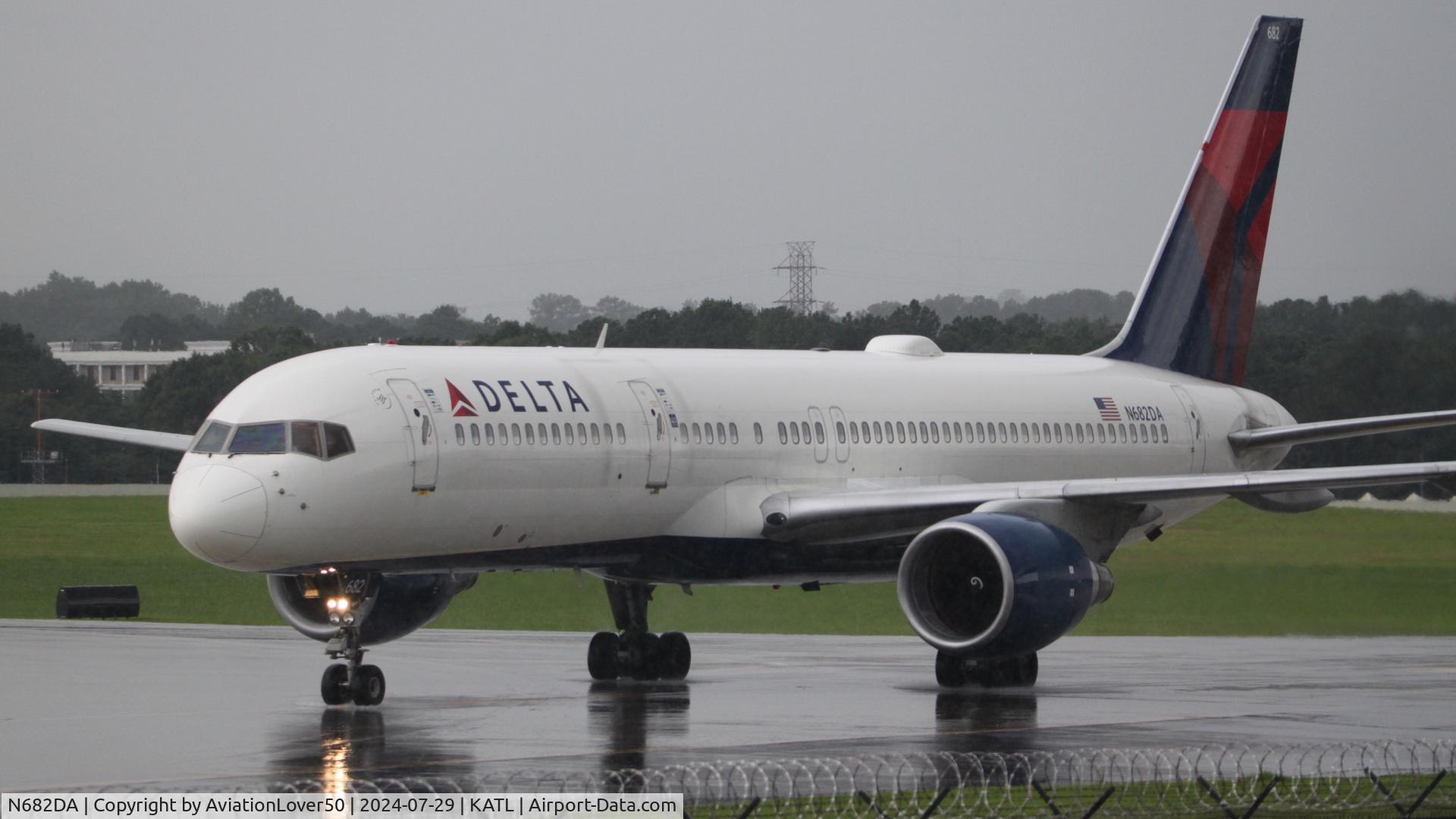 N682DA, 1993 Boeing 757-232 C/N 26958, Delta 752