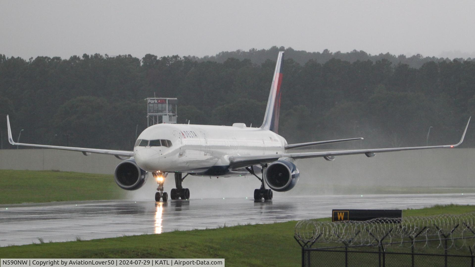 N590NW, 2003 Boeing 757-351 C/N 32990, Delta 753