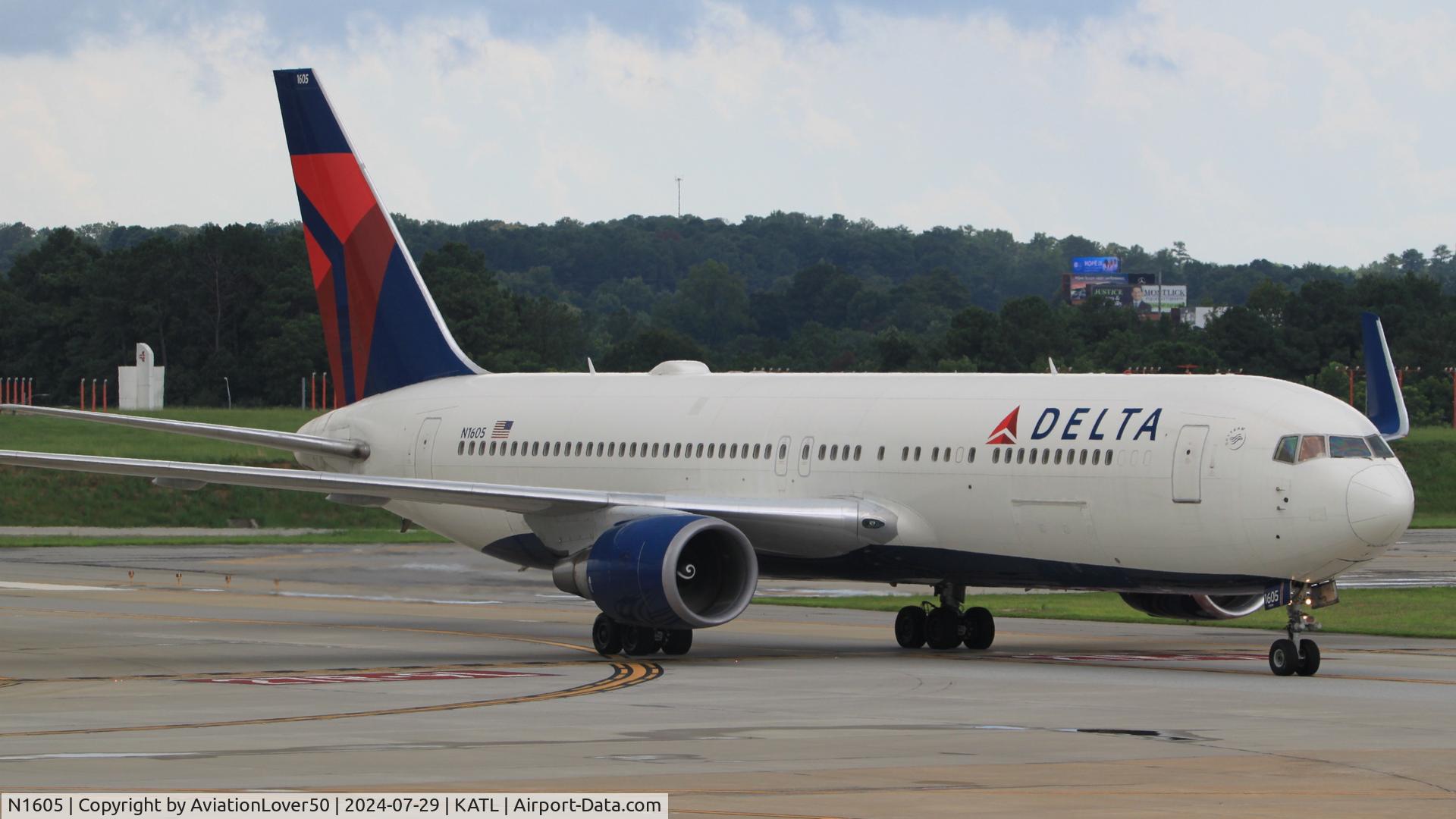 N1605, 1999 Boeing 767-332 C/N 30198, Delta 763