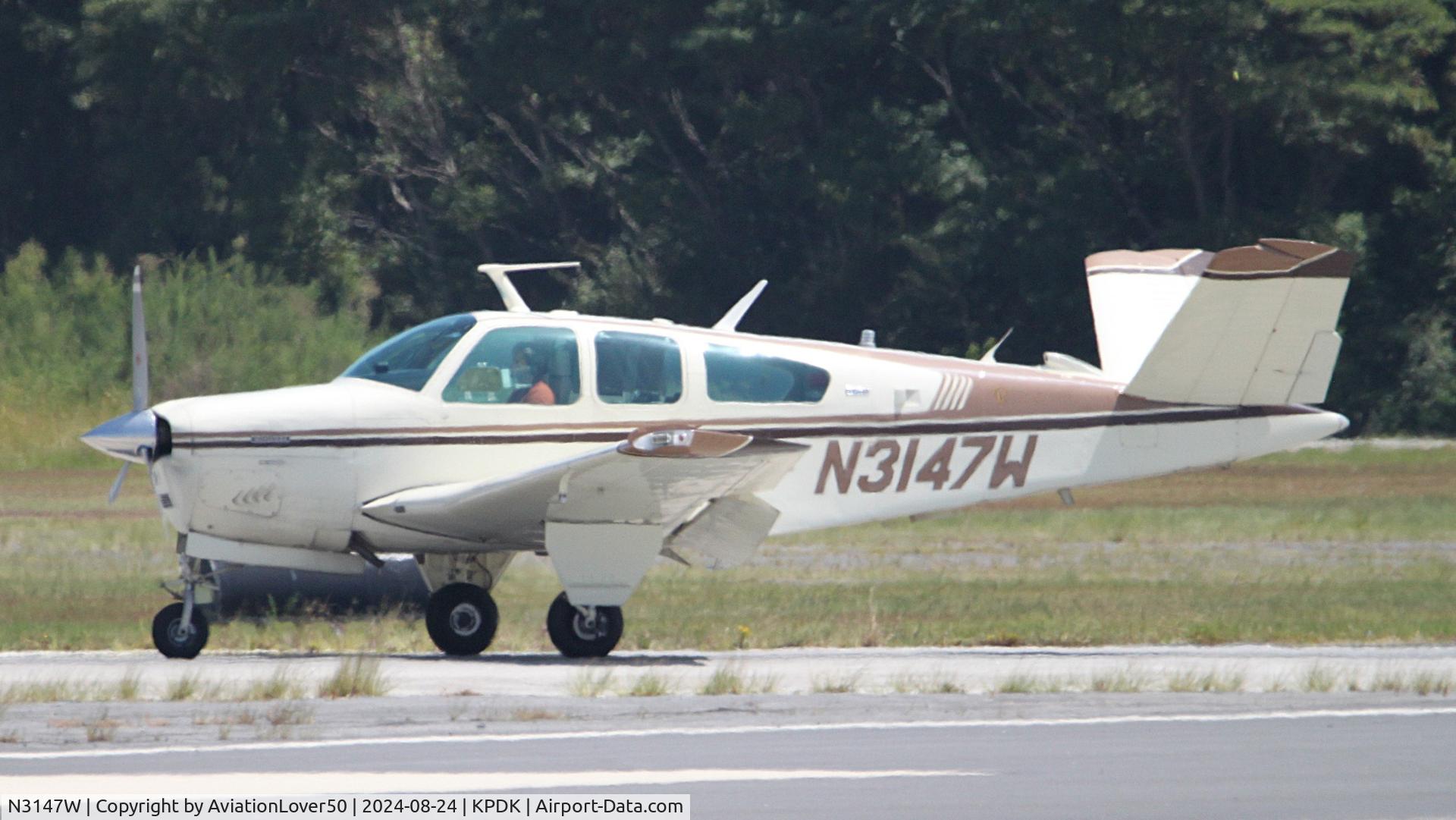 N3147W, 1973 Beech V35B Bonanza C/N D-9569, V35B Bonanza