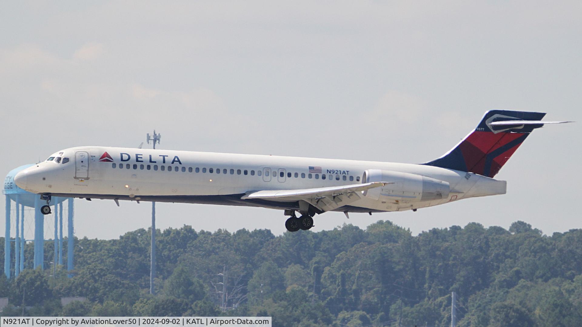 N921AT, 2000 Boeing 717-200 C/N 55082, Delta 712